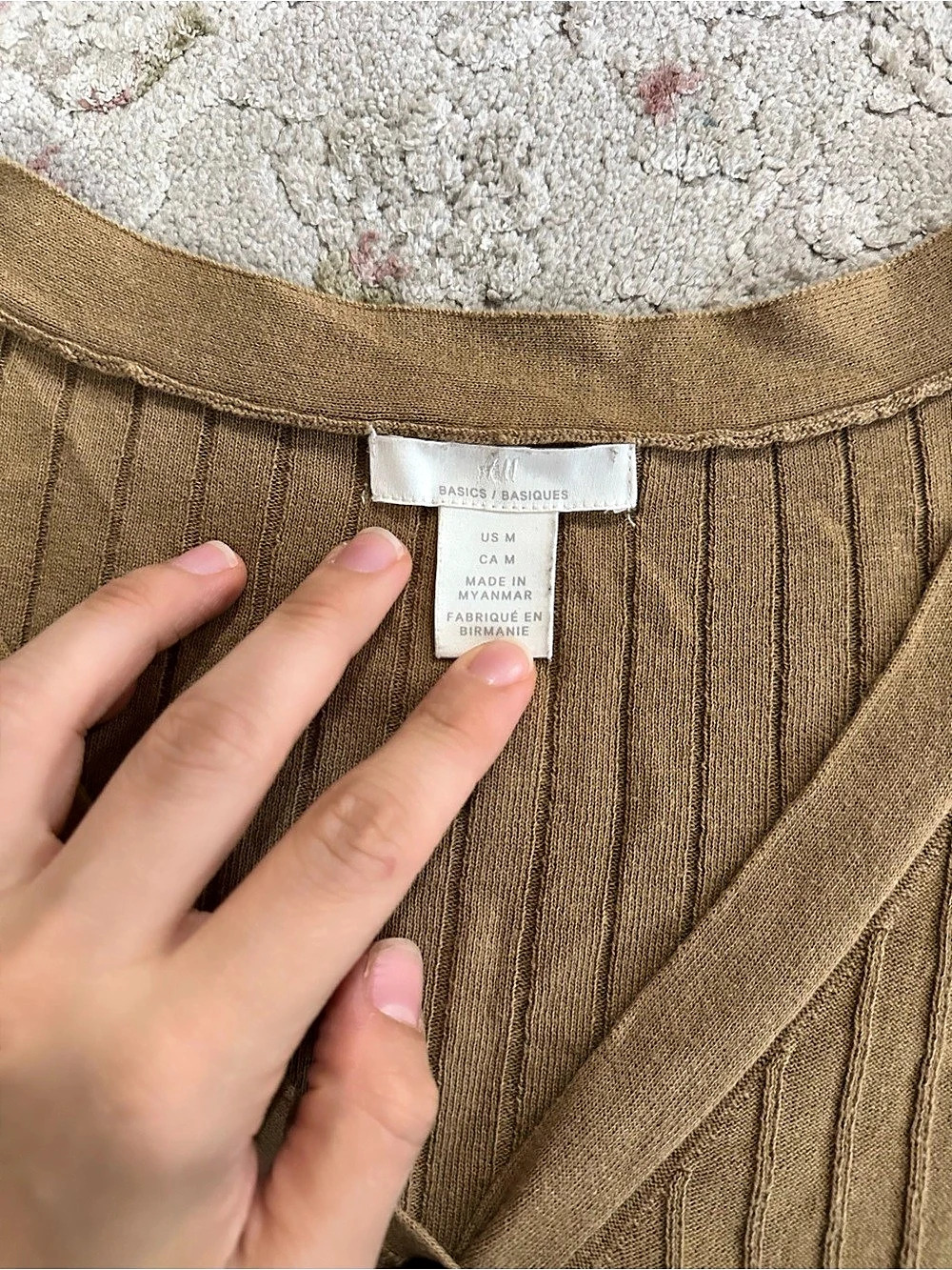 H&M Ribbed V-Neck Sweater Size Medium - Picture 2 of 2